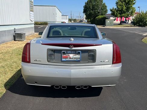 Used 2005 Cadillac XLR RWD image 3
