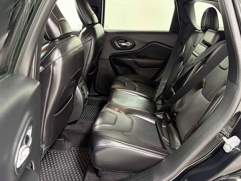 Used 2019 Jeep Cherokee Trailhawk AWD/4WD image 24