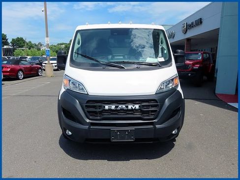 Used 2025 RAM ProMaster 2500 w/ Convenience Group FWD image 3
