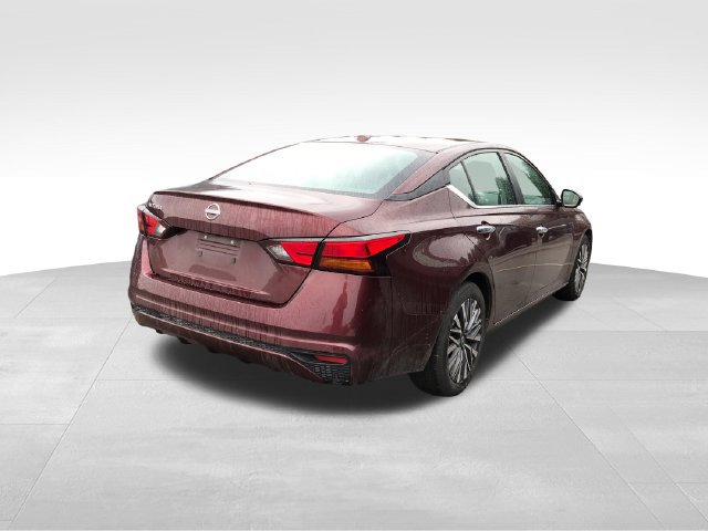 Used 2025 Nissan Altima 2.5 SV FWD image 2