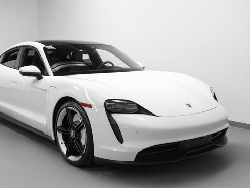 Certified 2022 Porsche Taycan image 9