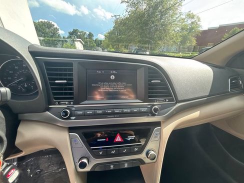 Used 2017 Hyundai Elantra SE FWD image 14