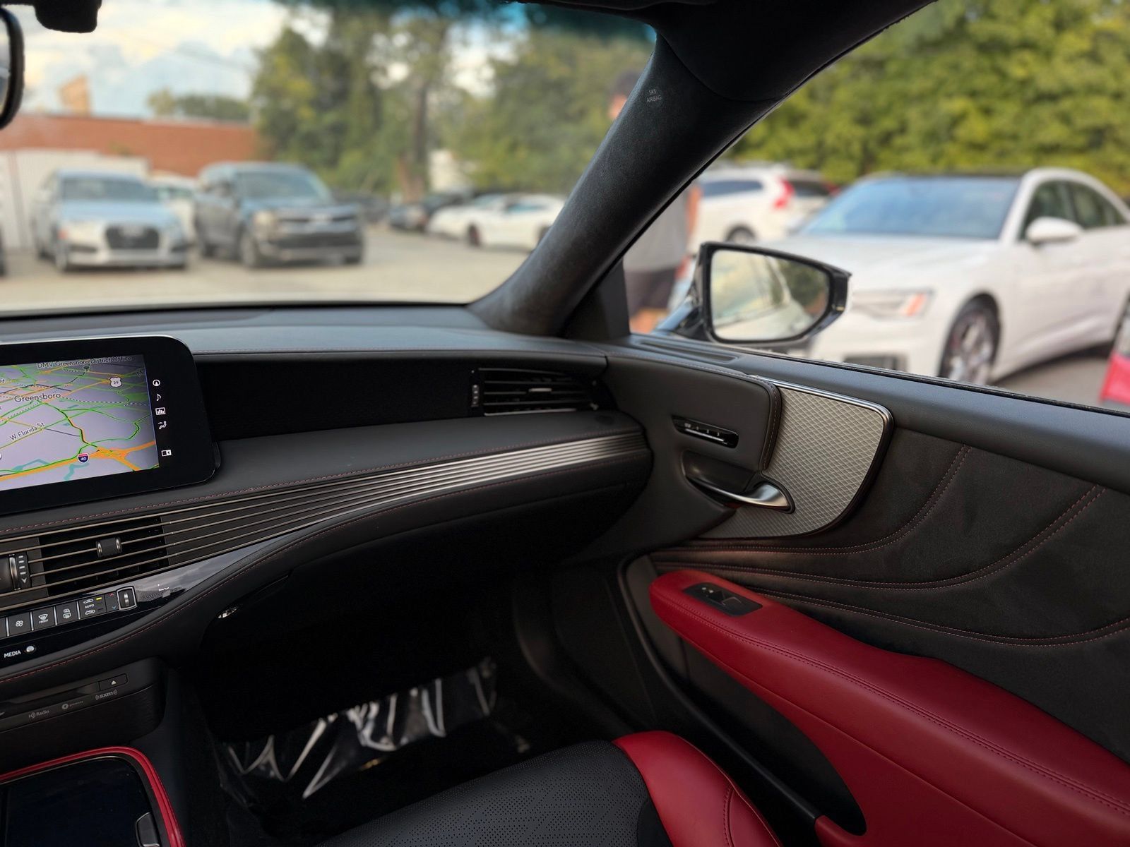 Used 2022 Lexus LS 500 F Sport w/ Accessory Package (Z1) AWD/4WD image 38