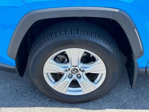 Used 2019 Toyota RAV4 LE w/ Carpet Mat Package AWD/4WD image 19