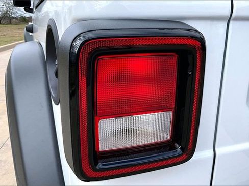 Used 2025 Jeep Wrangler Sport image 30