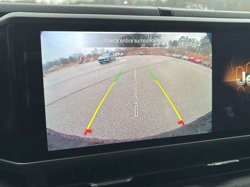 Used 2025 Jeep Wrangler Willys image 11