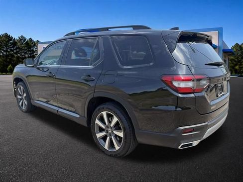 Used 2023 Honda Pilot Touring image 4