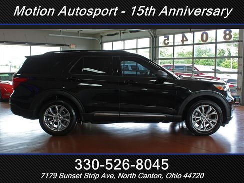 Used 2020 Ford Explorer XLT w/ Equipment Group 202A AWD/4WD image 12