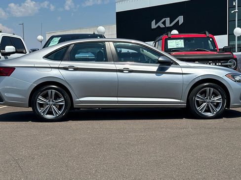 Used 2023 Volkswagen Jetta SE FWD image 3