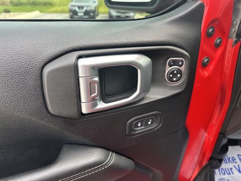 Used 2020 Jeep Gladiator Overland AWD/4WD image 13