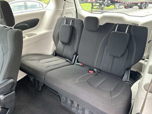 Used 2022 Chrysler Voyager LX FWD image 26
