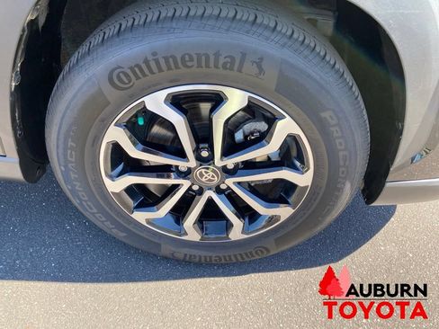 Used 2024 Toyota Corolla Cross AWD Hybrid w/ Moonroof Package image 10