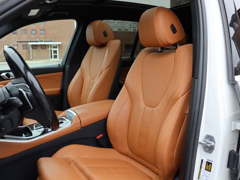 Used 2019 BMW X5 xDrive40i w/ Convenience Package AWD/4WD image 12