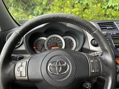 Used 2011 Toyota RAV4 Limited w/ Limited Extra Value Pkg AWD/4WD image 33
