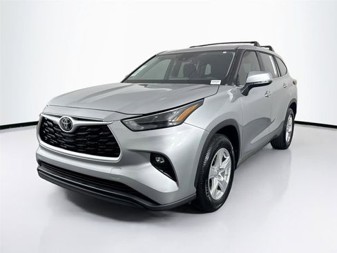 Certified 2024 Toyota Highlander LE image 2