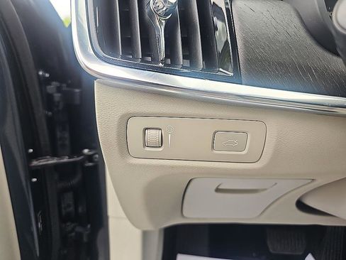 Used 2018 Volvo V90 T6 Cross Country w/ Convenience Package AWD/4WD image 14
