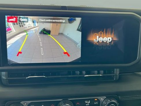 Used 2024 Jeep Wrangler Unlimited Rubicon w/ Technology Group AWD/4WD image 12