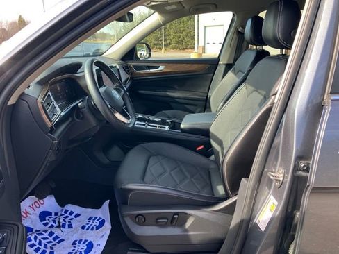 Used 2024 Volkswagen Atlas SE image 18