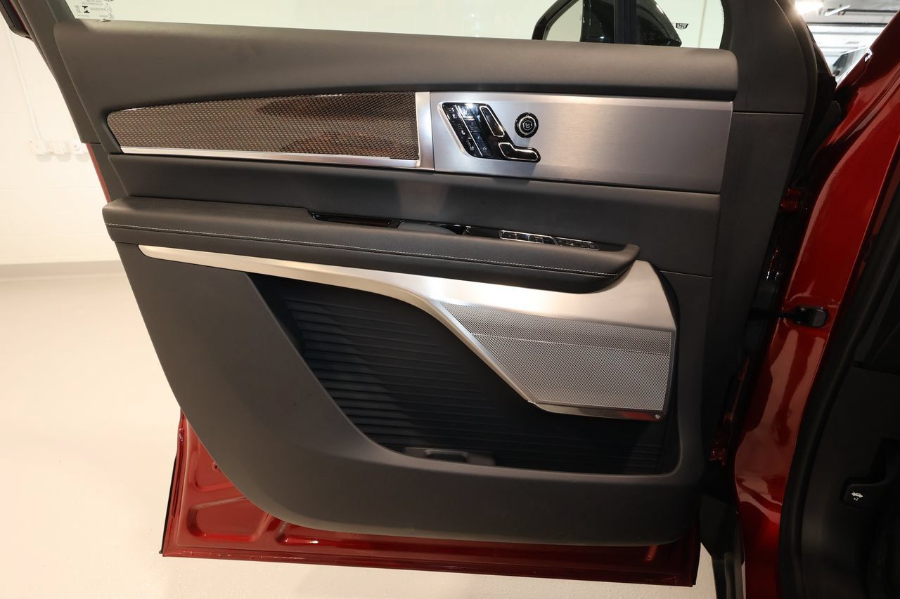 Certified 2026 Cadillac Vistiq Sport w/ LPO, Floor Liner Package AWD/4WD image 21