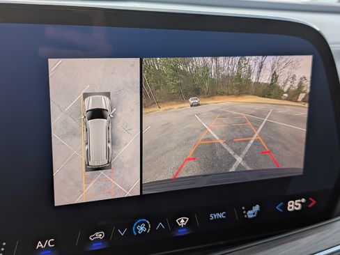 Used 2025 Chevrolet Suburban Z71 w/ Comfort Package image 29