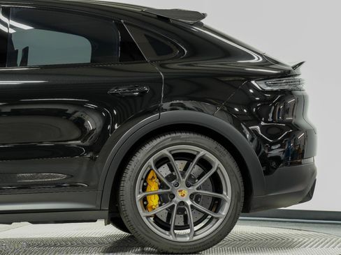 Used 2024 Porsche Cayenne Turbo GT AWD/4WD image 14