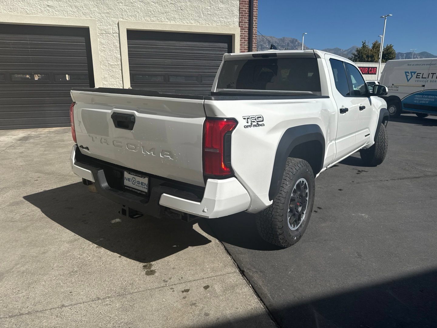Used 2025 Toyota Tacoma TRD Off-Road w/ TRD Off Road Upgrade Package AWD/4WD image 8