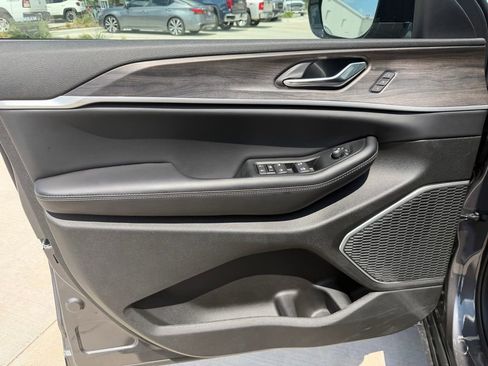New 2026 Jeep Grand Cherokee L Limited RWD image 12