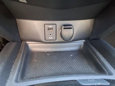 Used 2015 Nissan Rogue SV FWD image 16