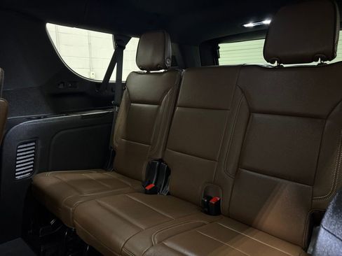 Used 2025 Chevrolet Suburban High Country AWD/4WD image 33