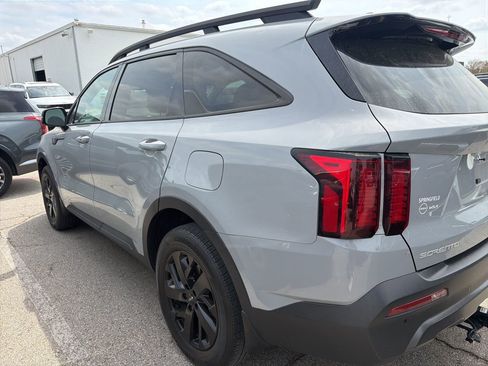 Used 2023 Kia Sorento S w/ Panoramic Sunroof Package image 7