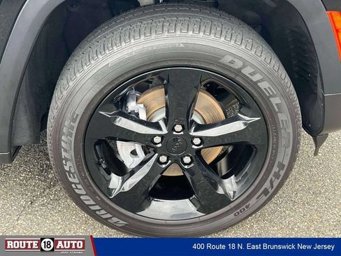 Used 2023 Jeep Grand Cherokee Altitude AWD/4WD image 7