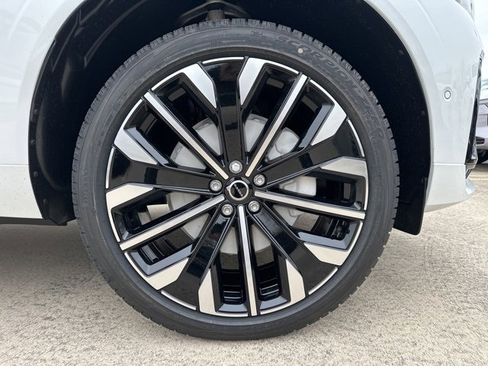New 2026 Volvo XC60 B5 Ultra w/ Protection Package Premier image 9