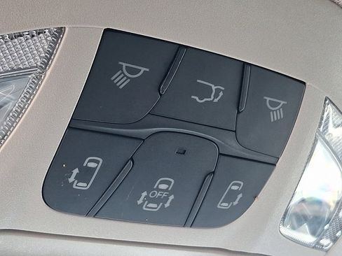 Certified 2024 Chrysler Pacifica Touring-L image 27