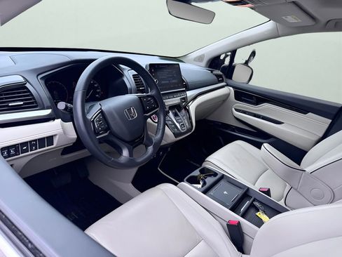 Certified 2025 Honda Odyssey Touring image 17