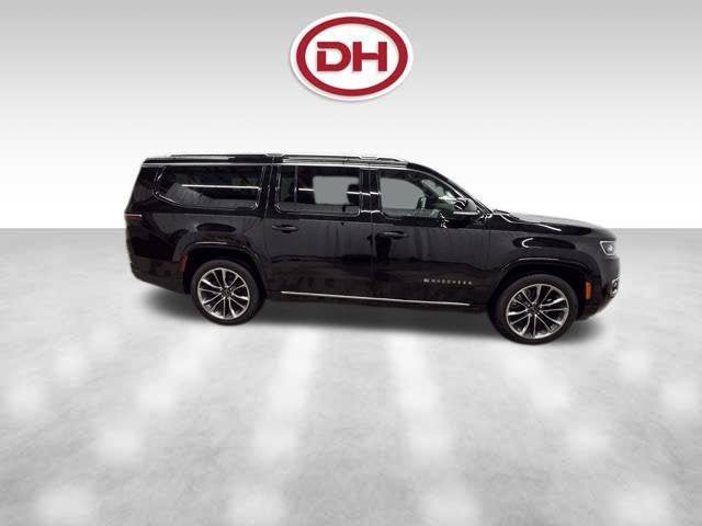 Used 2025 Jeep Wagoneer L Series III w/ Premium Group I AWD/4WD image 2