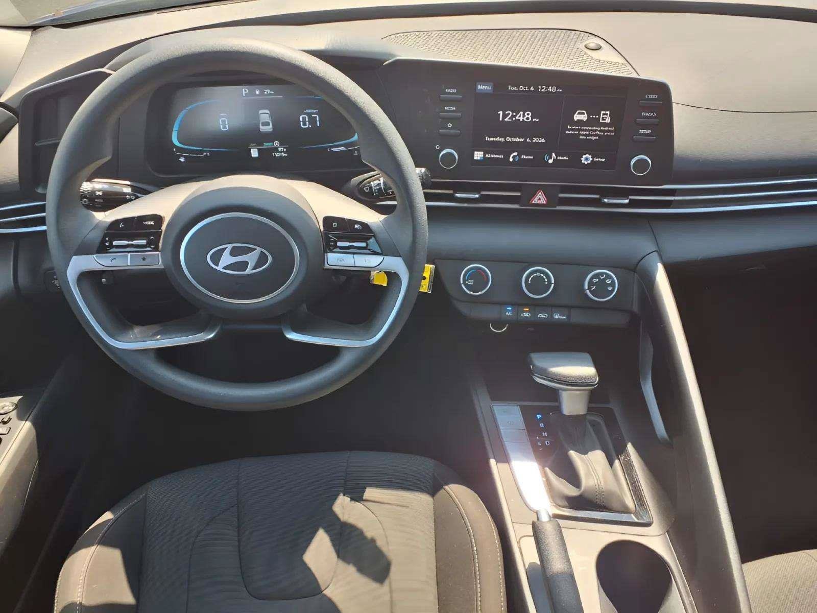 Certified 2025 Hyundai Elantra SE FWD image 11