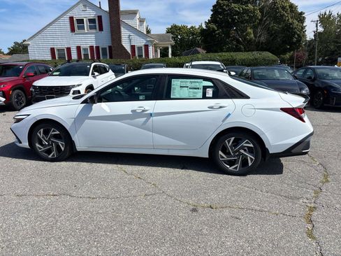 Used 2025 Hyundai Elantra Sport image 2