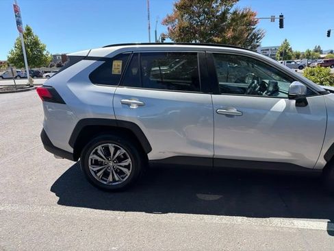 Used 2022 Toyota RAV4 XLE Premium AWD/4WD image 6