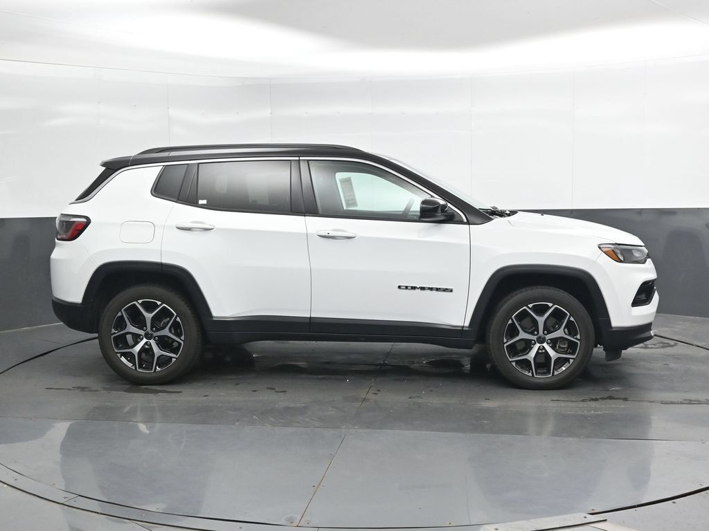 Used 2025 Jeep Compass Limited AWD/4WD image 4