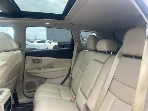 Used 2018 Nissan Murano Platinum image 11