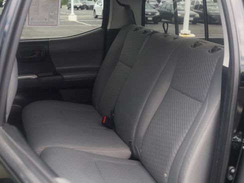 Certified 2021 Toyota Tacoma SR5 AWD/4WD image 25
