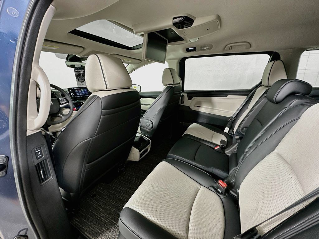 Used 2026 Honda Odyssey Elite image 4