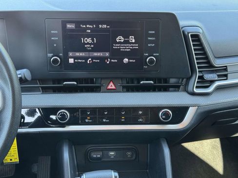 Used 2023 Kia Sportage LX FWD image 3