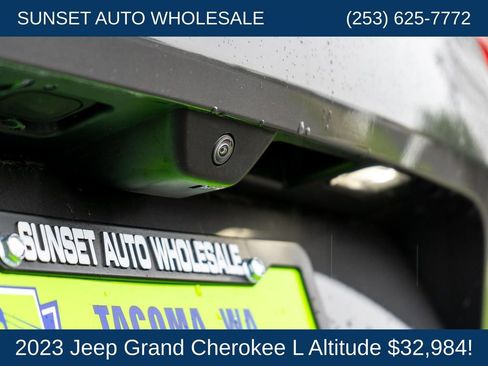 Used 2023 Jeep Grand Cherokee L Altitude image 40