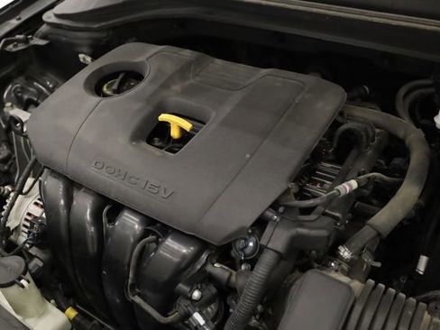 Used 2020 Hyundai Elantra SE w/ Cargo Package (C1) image 9