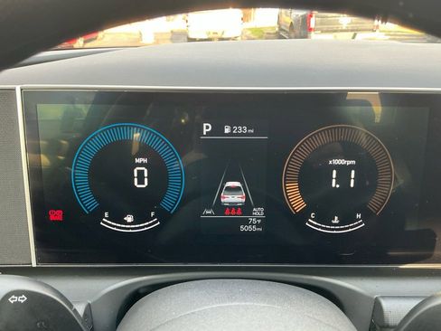 Used 2025 Hyundai Santa Cruz SE image 19