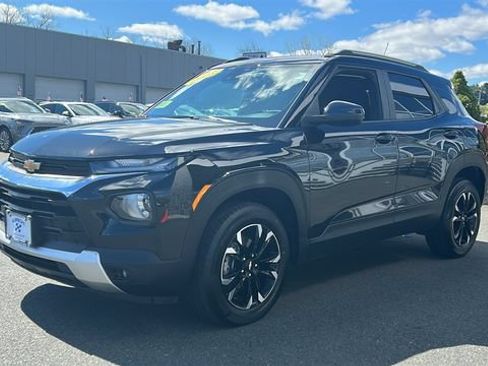 Used 2023 Chevrolet TrailBlazer LT w/ Convenience Package AWD/4WD image 3