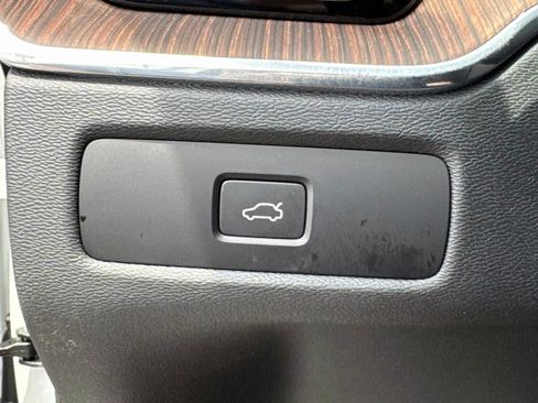 Used 2023 Volvo XC60 B5 Ultimate w/ Protection Package Premier FWD image 29