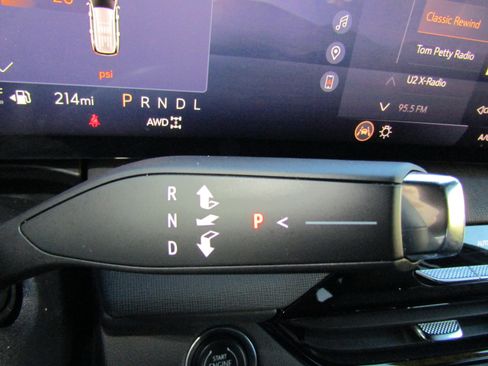 Used 2025 Buick Enclave Sport Touring image 23