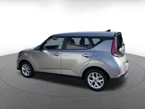 Used 2025 Kia Soul LX w/ LX Technology Package FWD image 7